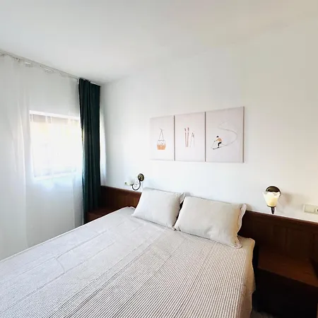 Apartament 3 To Door