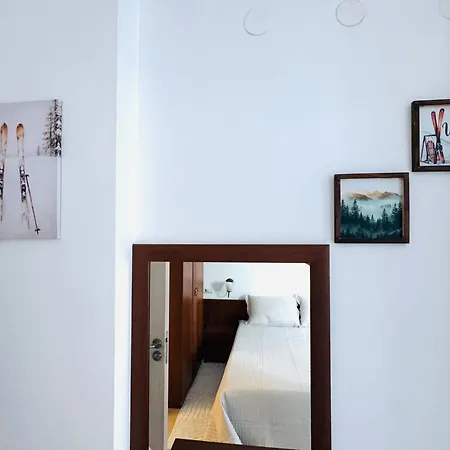 Apartament 3 To Door *