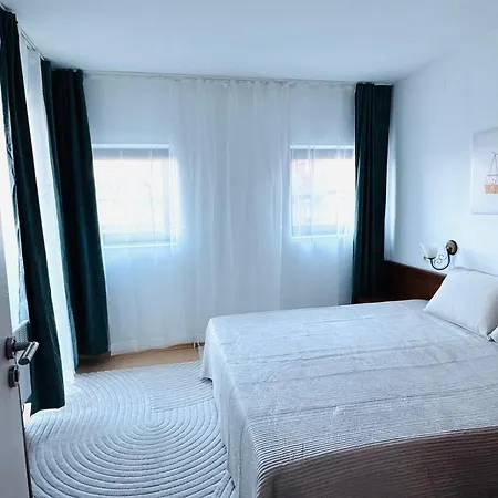 3 To Door Apartament