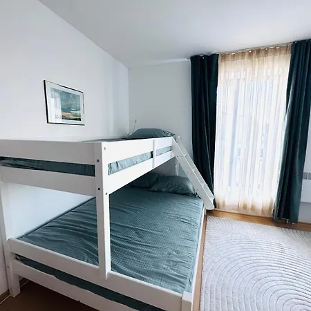 3 To Door Apartament